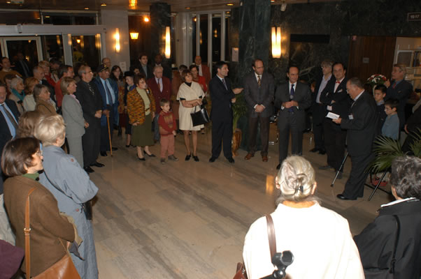 Photo de l\'inauguration de l\'exposition Korczak></td>

        </tr>

        <tr> 

          <td align=