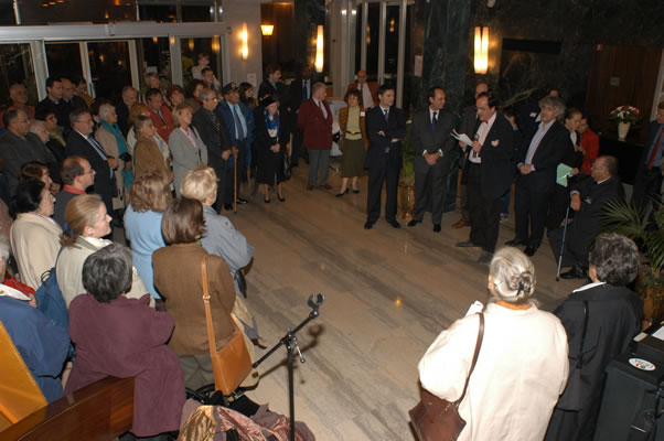 Photo de l\'inauguration de l\'exposition Korczak></td>

        </tr>

        <tr> 

          <td align=