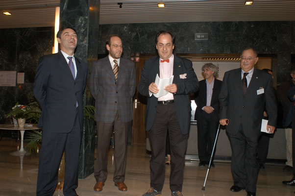 Photo de l\'inauguration de l\'exposition Korczak></td>

        </tr>

        <tr> 

          <td align=