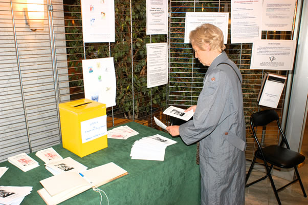 Photo de l'inauguration de l'exposition Korczak></td>

        </tr>

        <tr> 

          <td align=