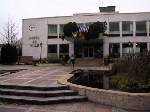 Deux photos de la mairie d'Antony