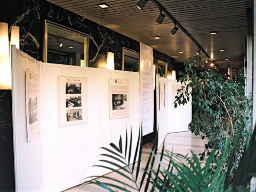 Vues des panneaux dans les couloirs