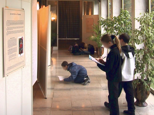 Encore des enfants tr&eacute;s studieux (deux vues)