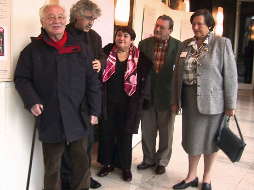 Jacques Dodiuk posant seul et en groupe