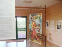L'exposition sur Korczak install&eacute;e dans le salon de l'&eacute;cole