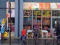 Deux photos du Cafézoïde de Paris 19e